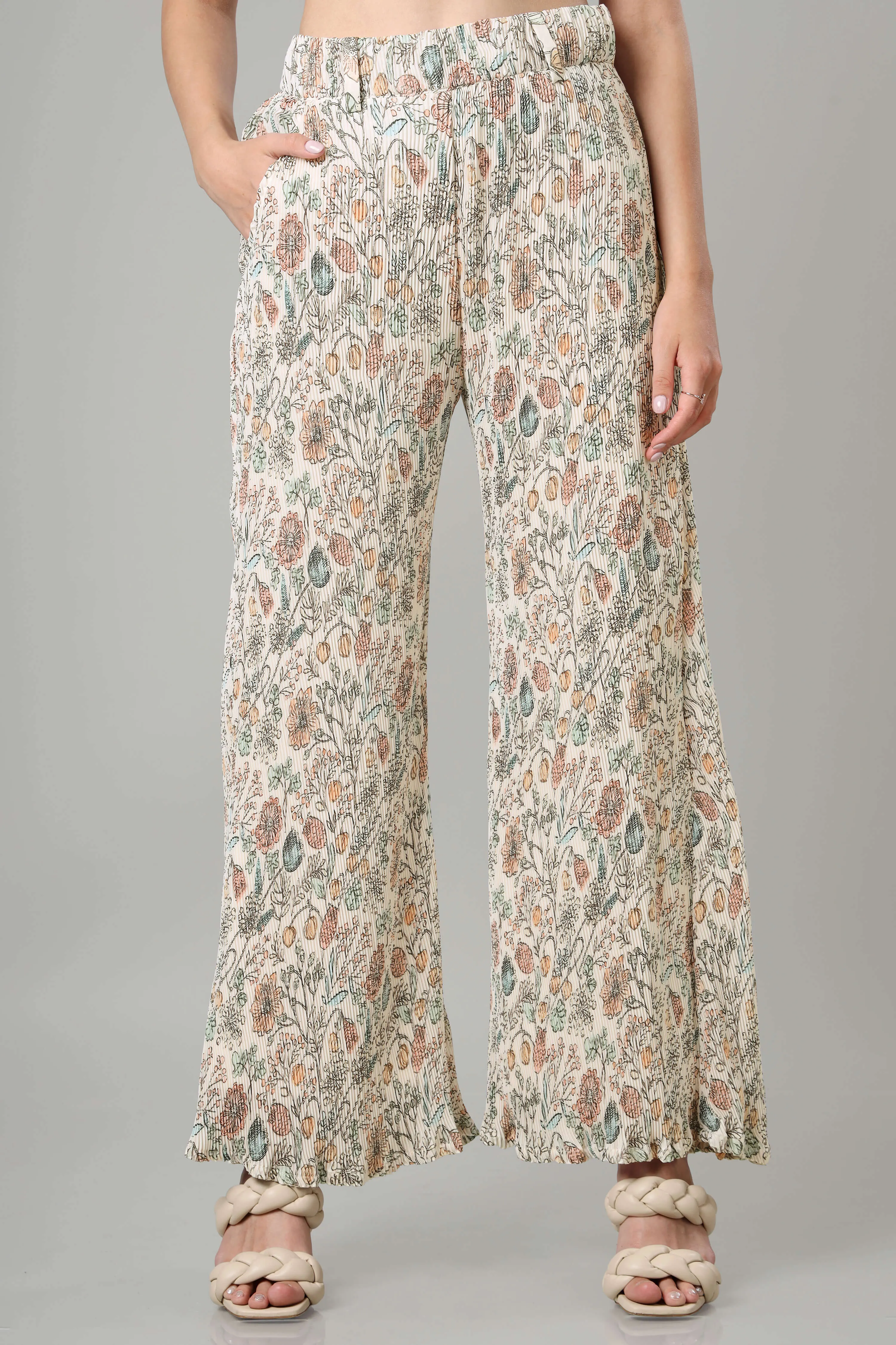 Seamless Floral Pleated Ladies Bottom Wear