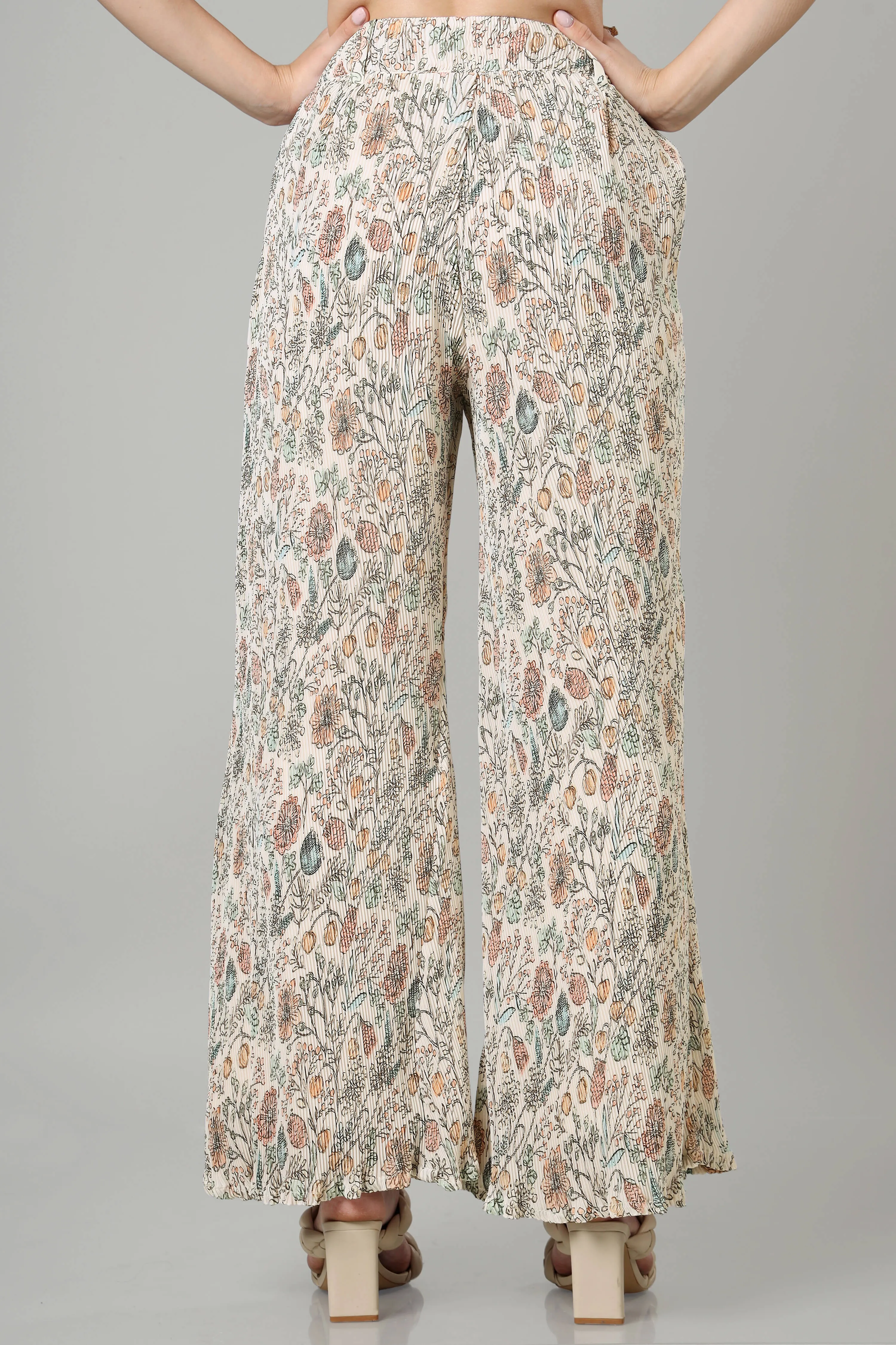Seamless Floral Pleated Ladies Bottom Wear